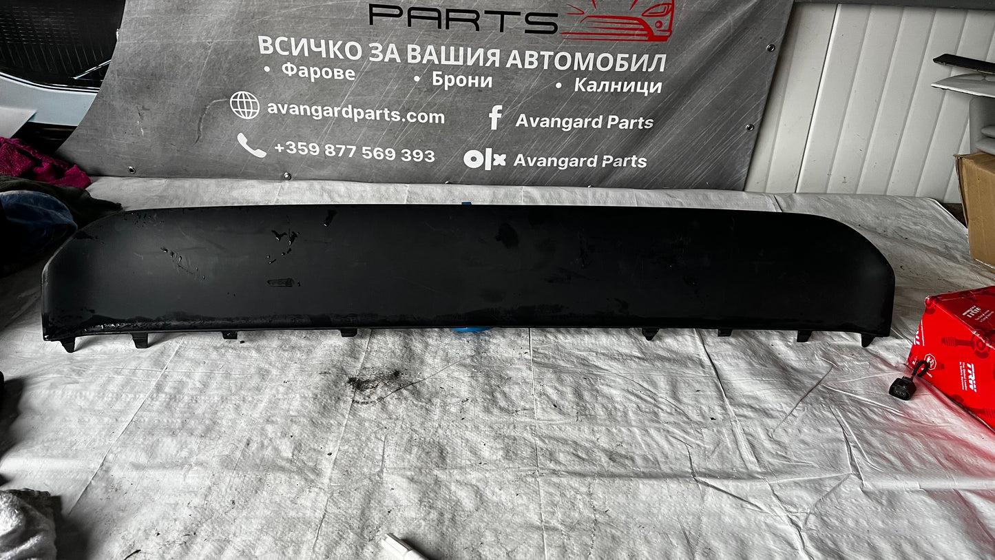 Mercedes Vito W447 декорaтивна лайстна на задна броня.