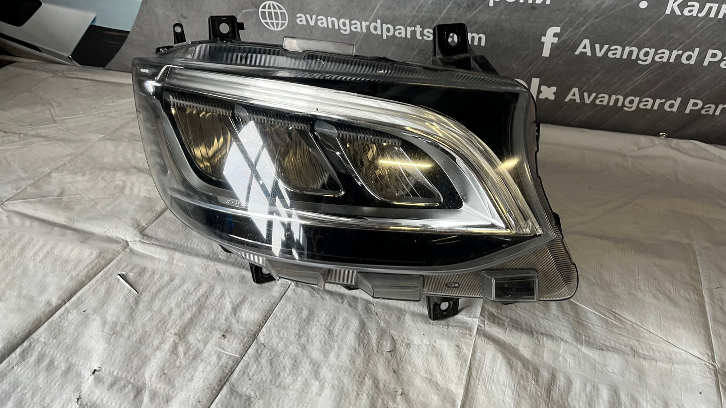 Десен фар Mercedes Sprinter W907/W910 2018-
