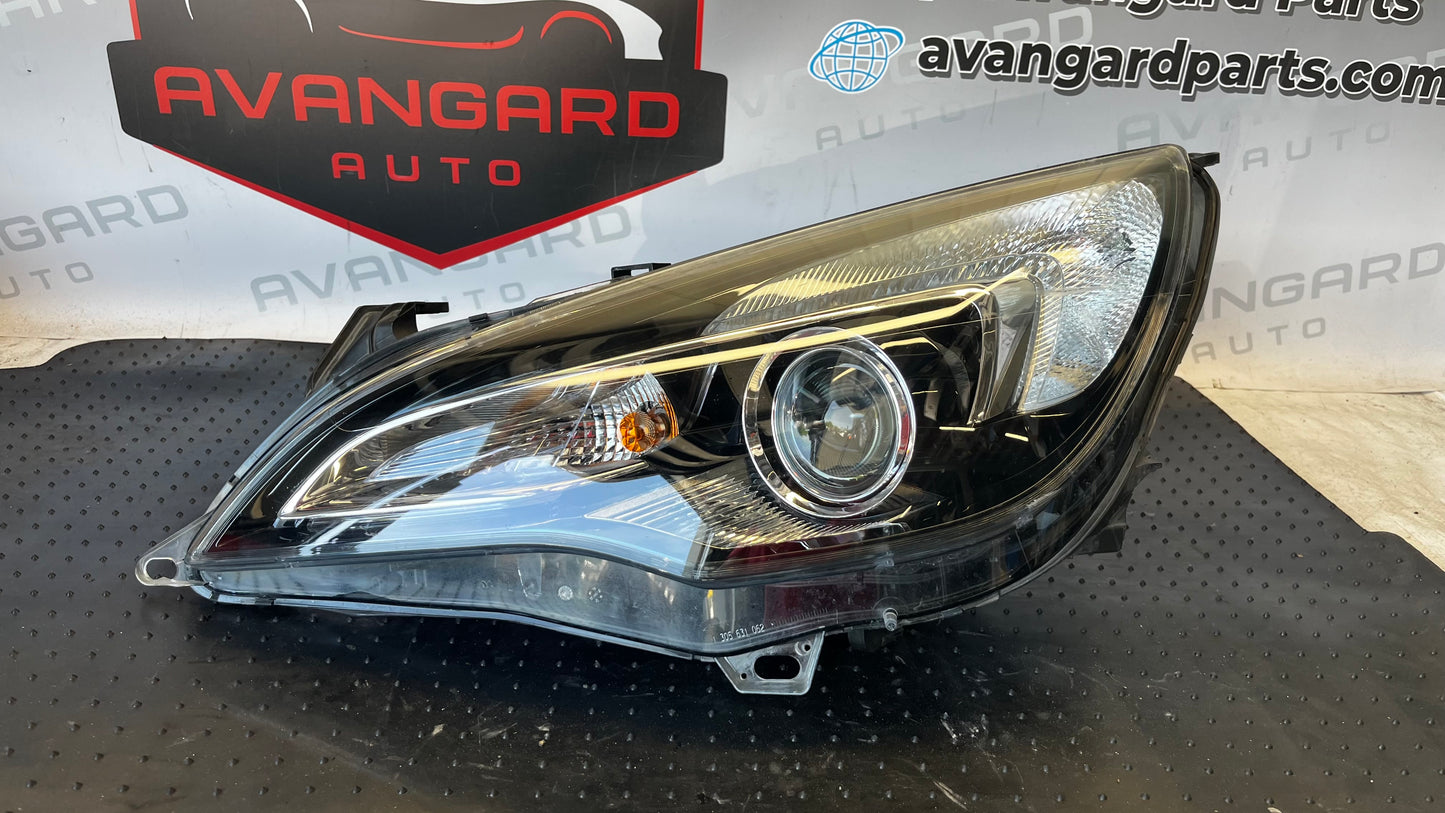 Opel Astra J ляв фар