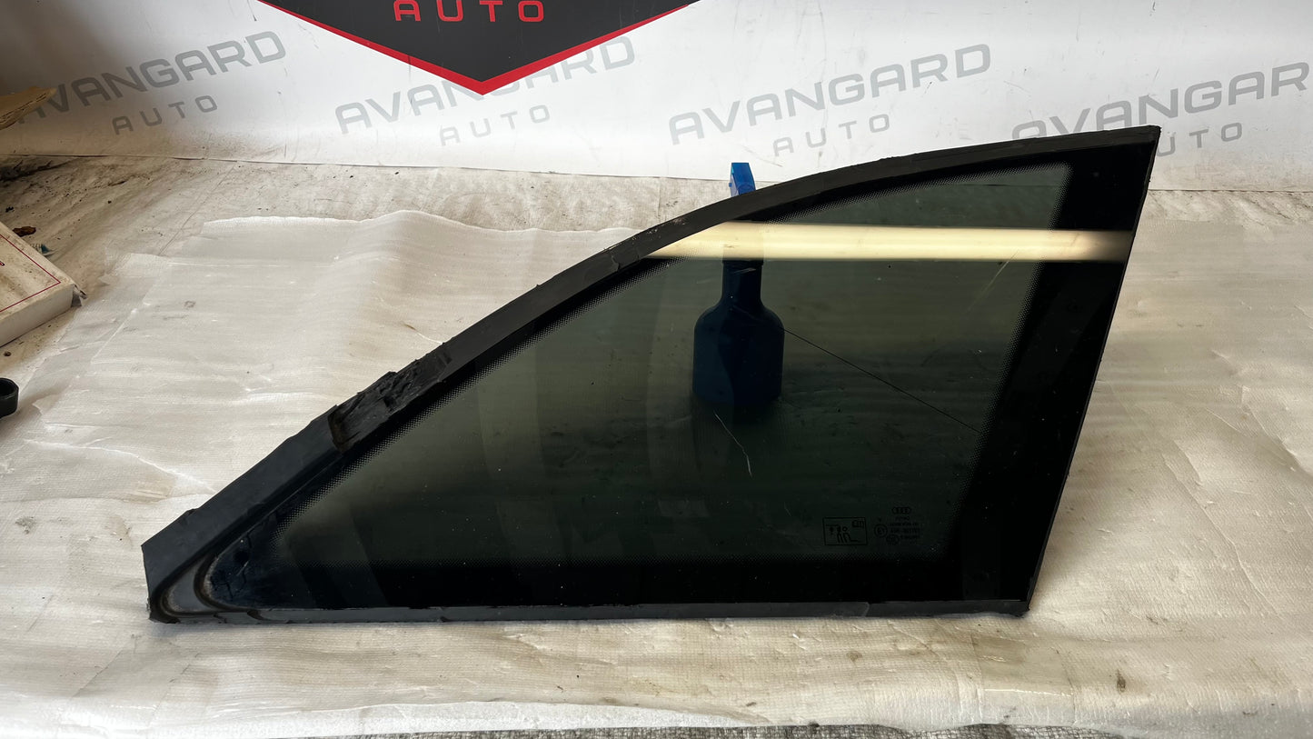 Audi A4 B9 комби задни дясно стъкло