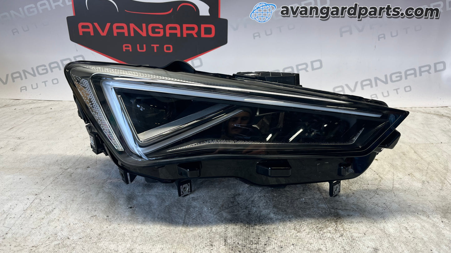 Seat Leon Cupra десен фар