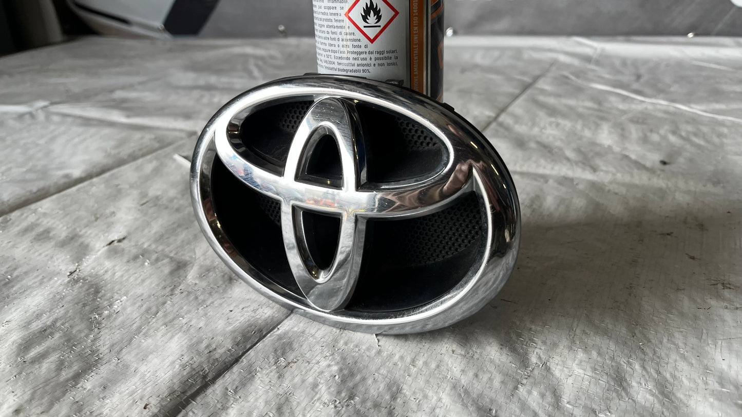 Емблема Toyota Verso 3