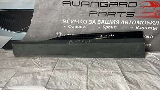 Декоративна лайстна на преднa лява врата Audi E-Tron 2019-
