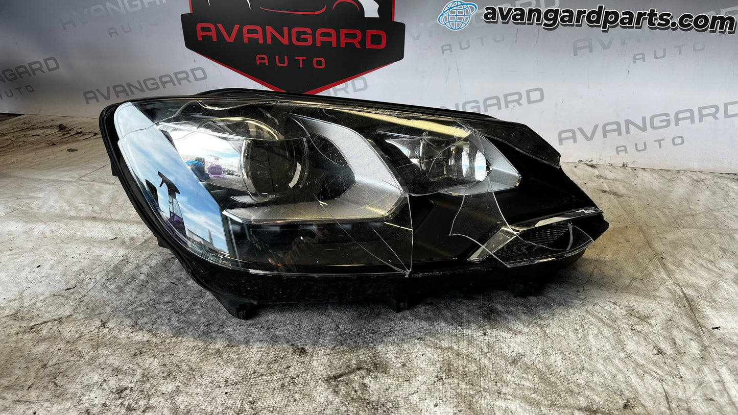 Volkswagen Touareg десен фар