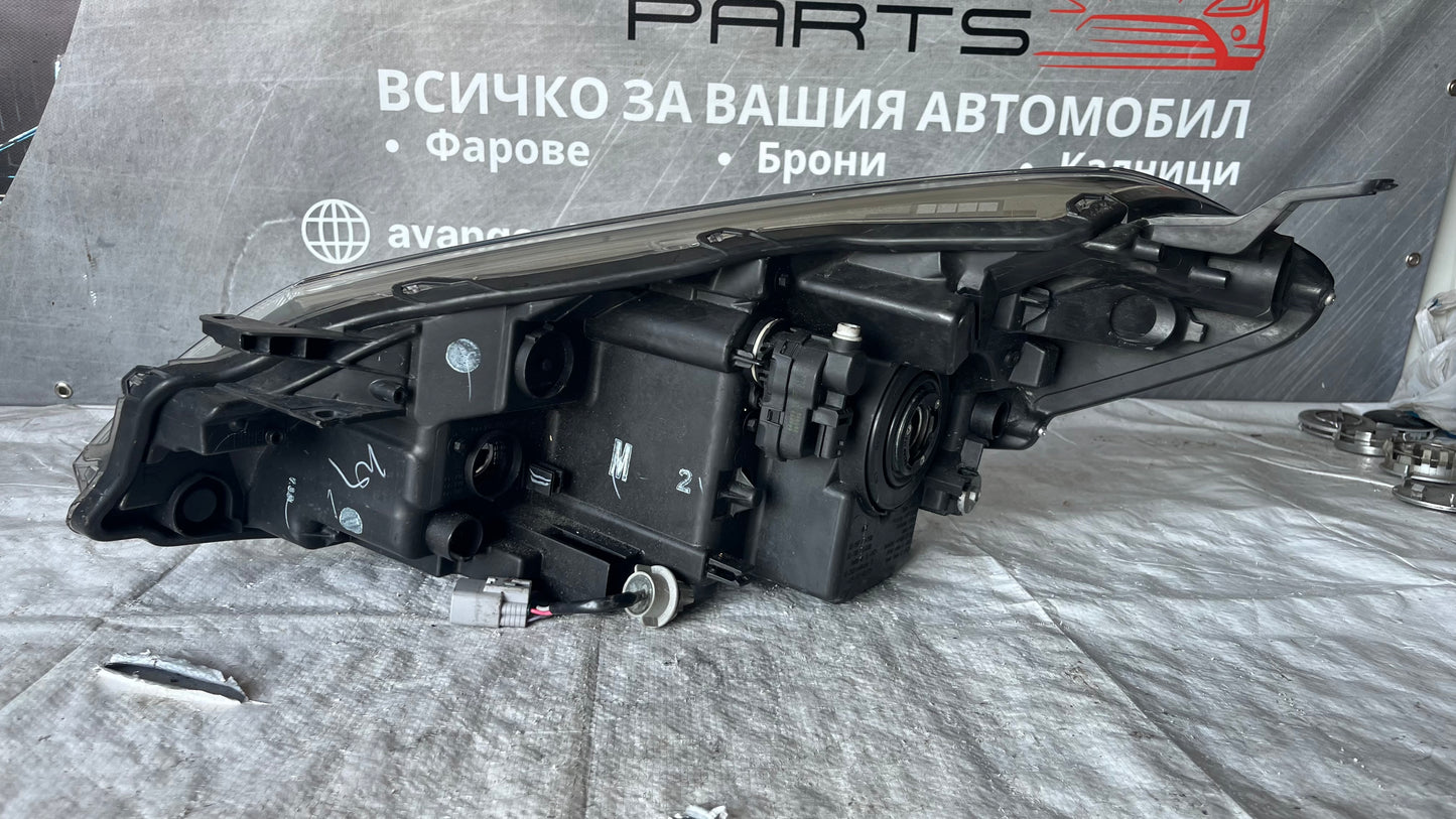 Десен фар Toyota Yaris 2017-