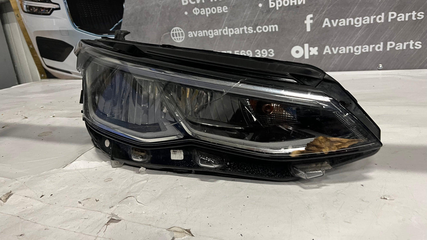Десен фар Volkswagen Golf 8 2020-