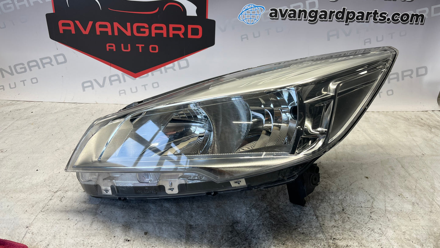 Ford Kuga 13- ляв фар