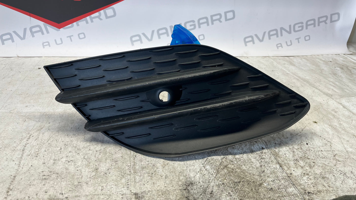 Mercedes CLA C118 дясна решетка за халоген