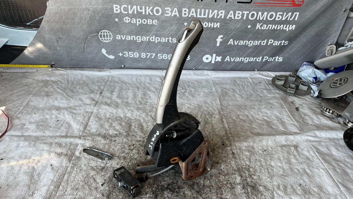 Toyota Auris 2006 лост за ръчна спирачка