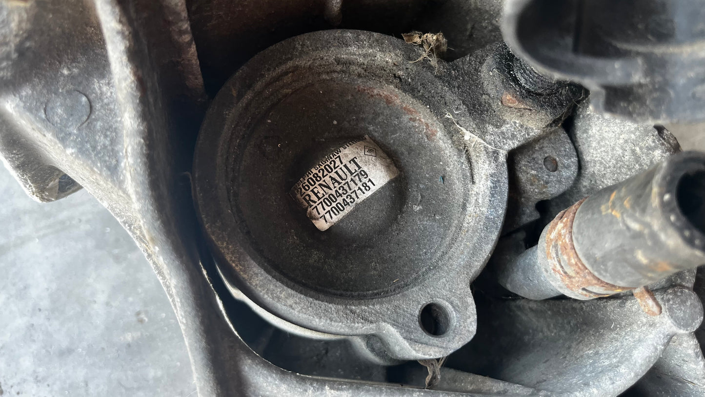 Renault Scenic RX4 кормилна помпа