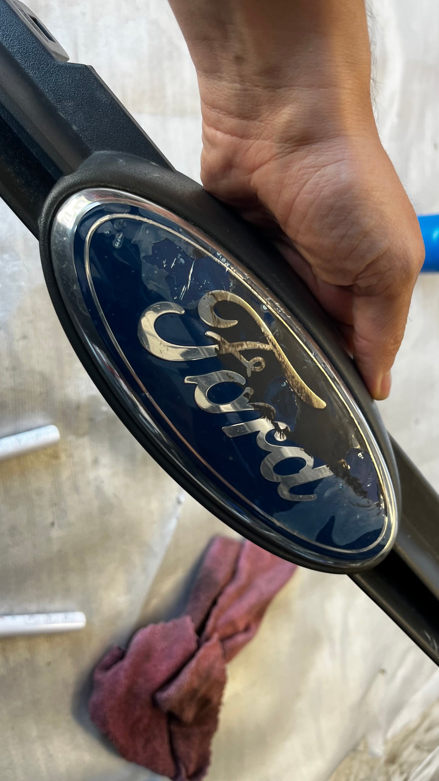 Ford Fiesta 7 предна лайстна с емблема