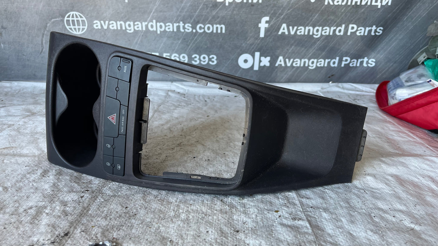 Средна конзола Seat Ibiza 4