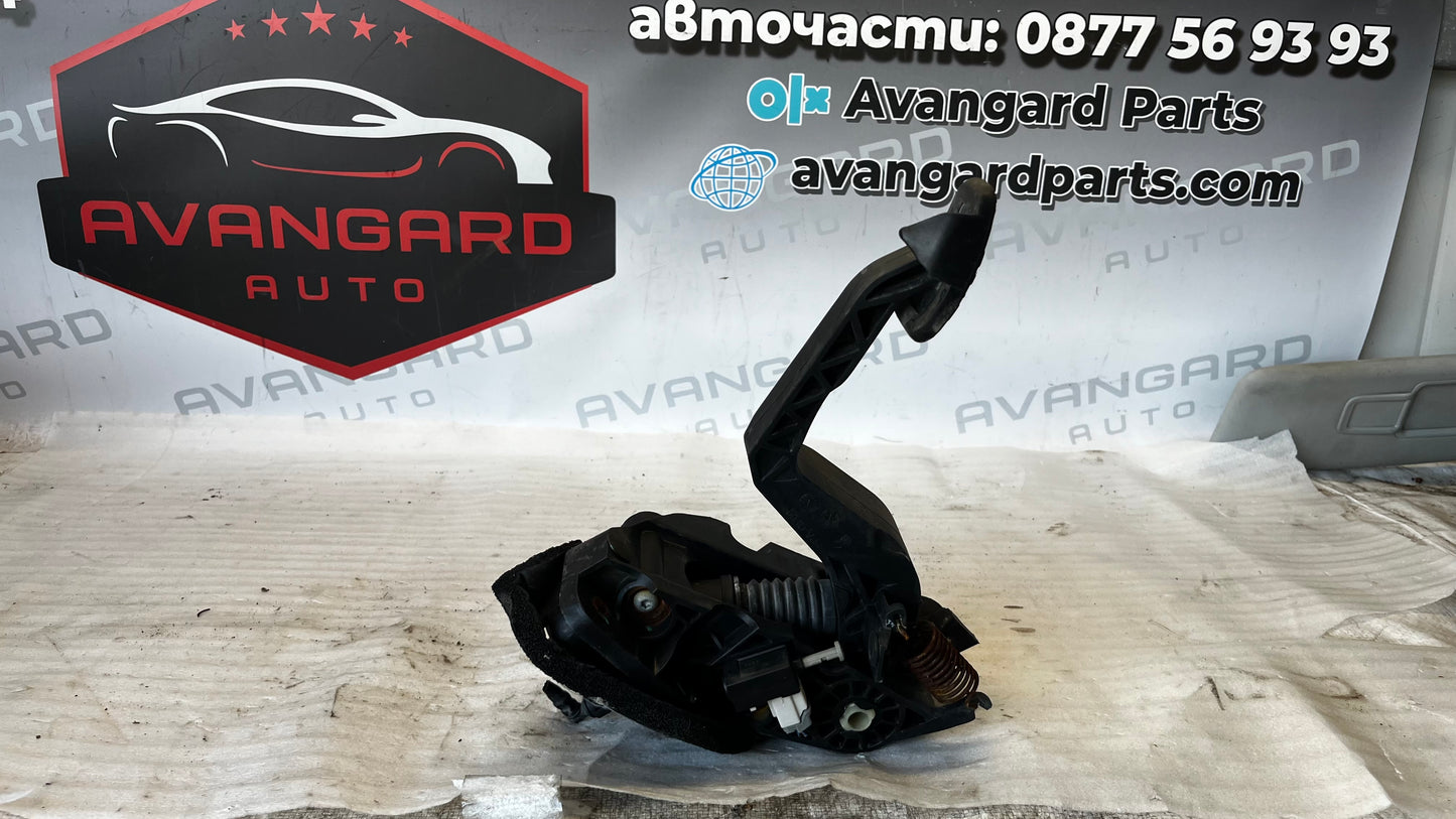 Ford Tourneo Courier 18- педал съединител