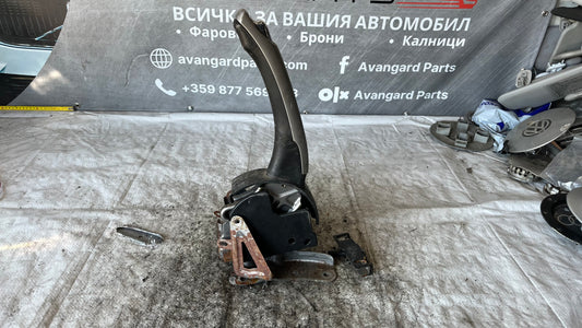 Toyota Auris 2006 лост за ръчна спирачка