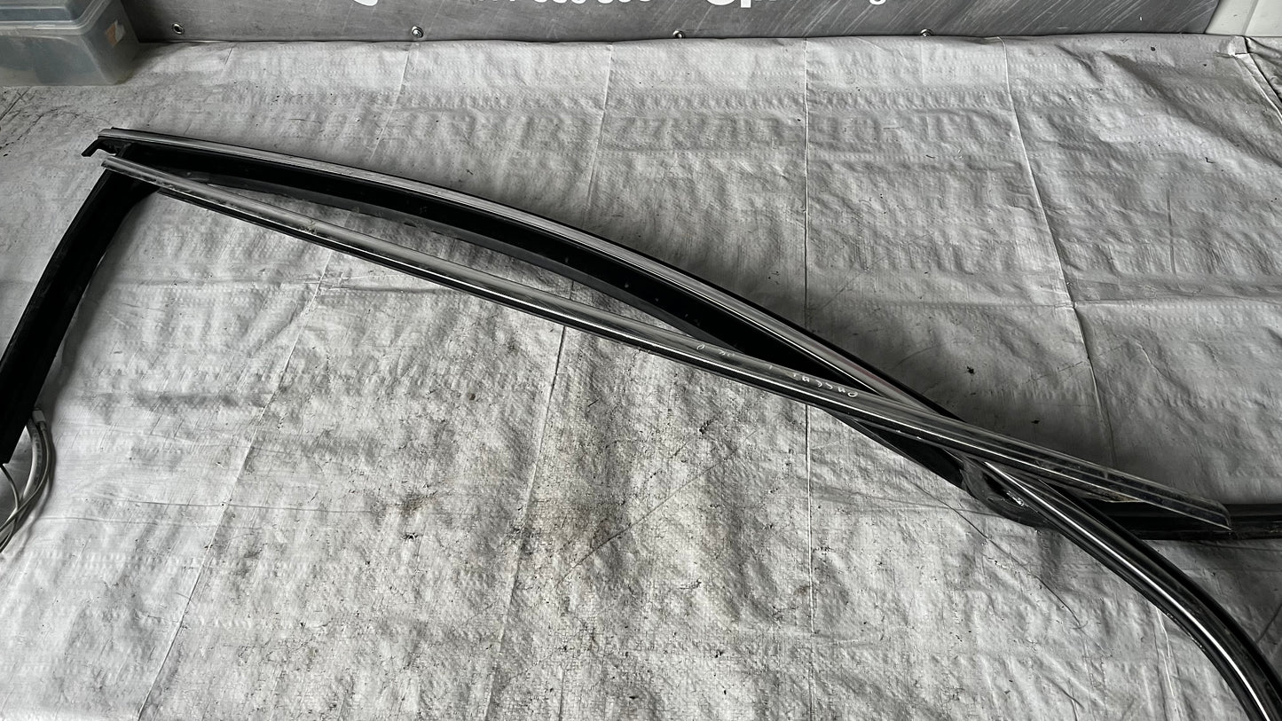 Volkswagen Passat 6 рамка на стъкло за предна дясна врата