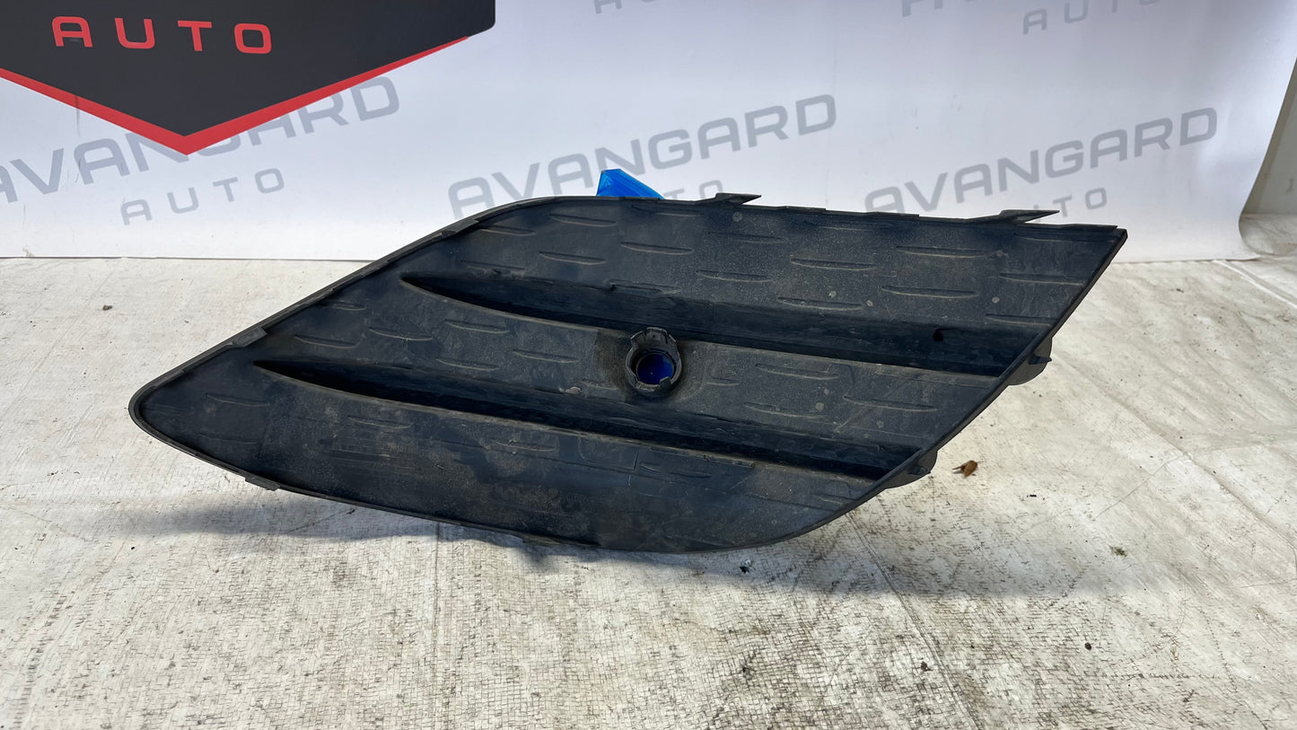 Mercedes CLA C118 дясна решетка за халоген