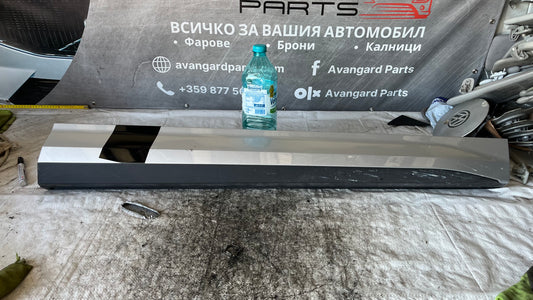 Skoda Enyaq декоративна лайстна на лява врата
