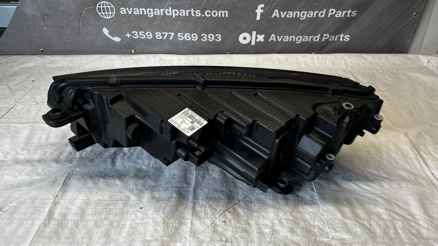 Skoda Octavia 4 десен фар