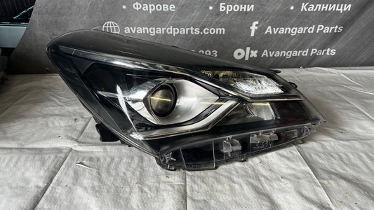 Десен фар Toyota Yaris 3 2017-
