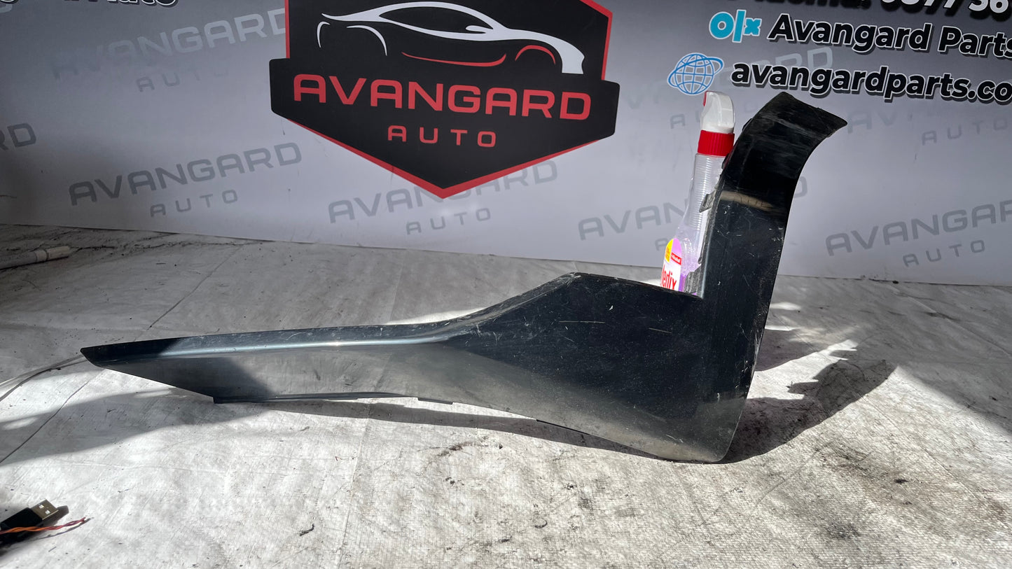 Audi A1 82A лява лайстна предна броня