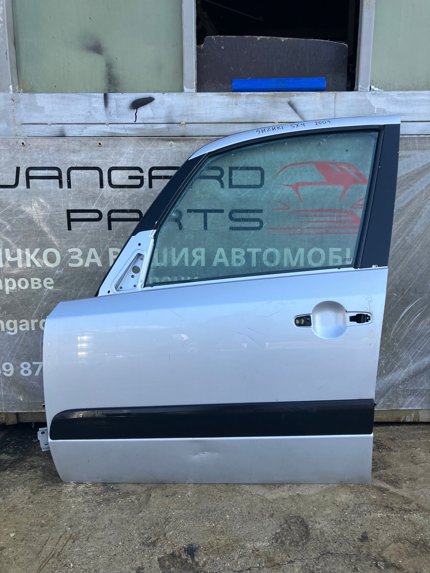 Предна лява врата за Suzuki sx4 2007г.