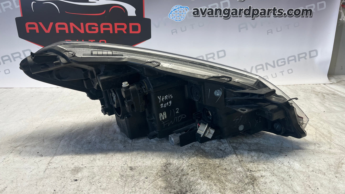 Toyota Yaris 2017- ляв фар