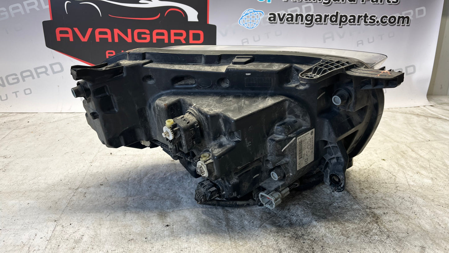 Mercedes X W470 ляв фар