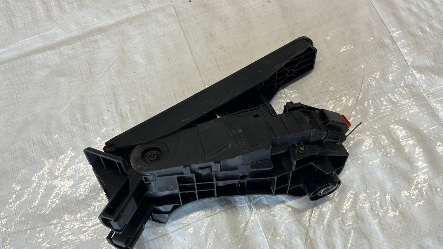 Volkswagen Touran педал газ