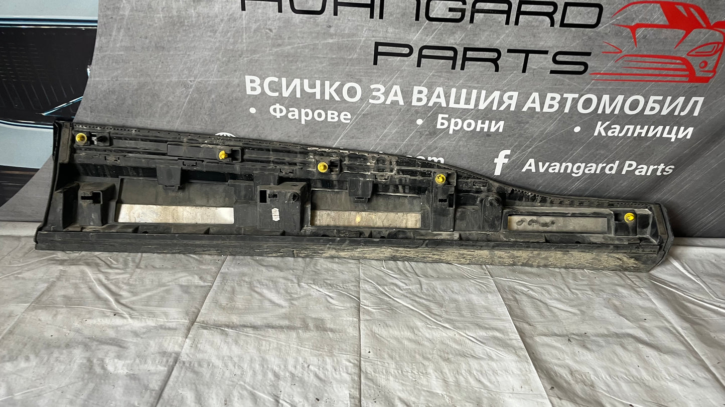 Декоративна лайстна на преднa лява врата Audi E-Tron 2019-
