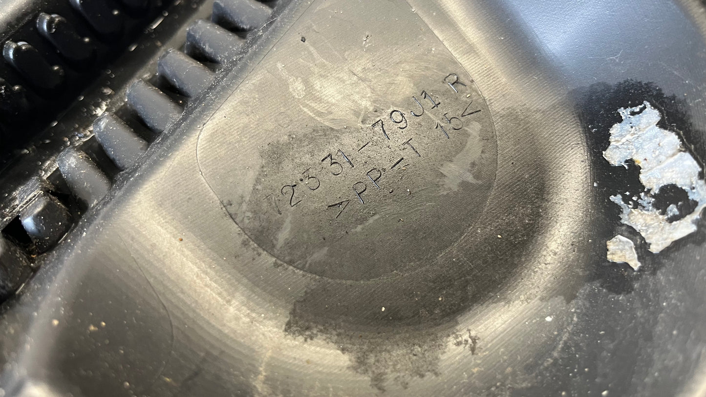 Suzuki SX4 част от решетка под чистачки