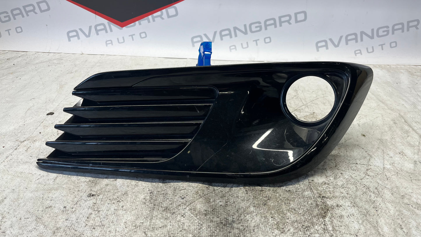 Toyota Auris 2 лява решетка за халоген