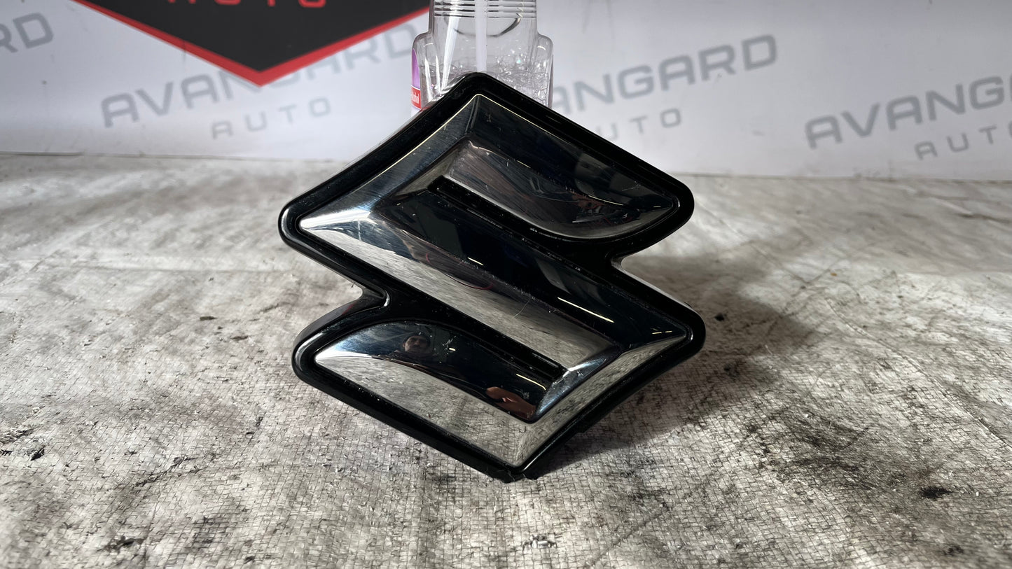 Suzuki емблема предна