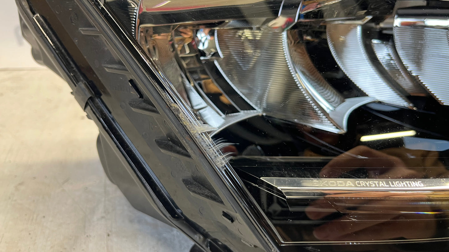 Skoda Octavia 4 17- десен фар