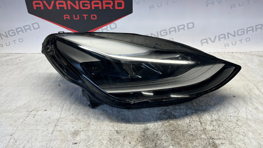 Tesla 3 19- десен фар