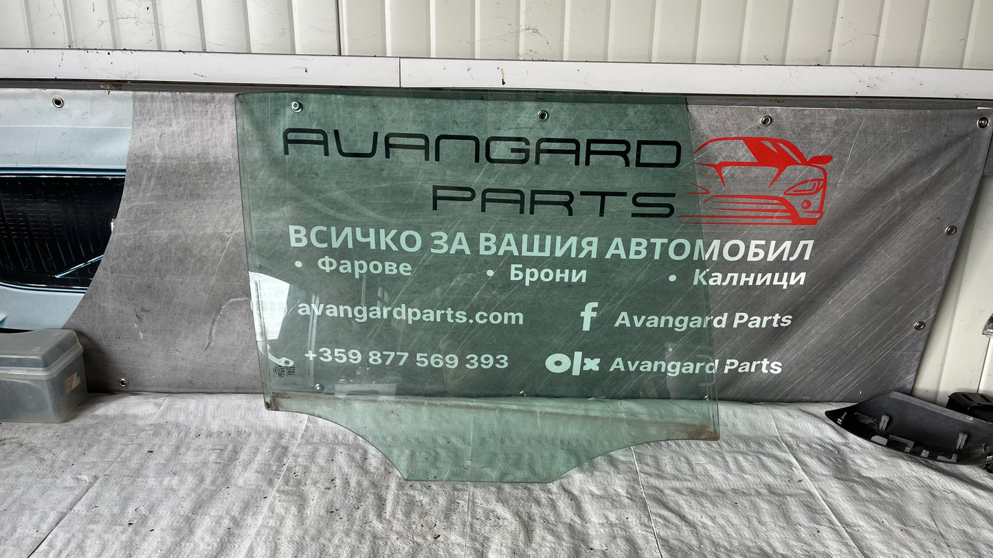 Volkswagen Golf 5 стъкло задно дясно