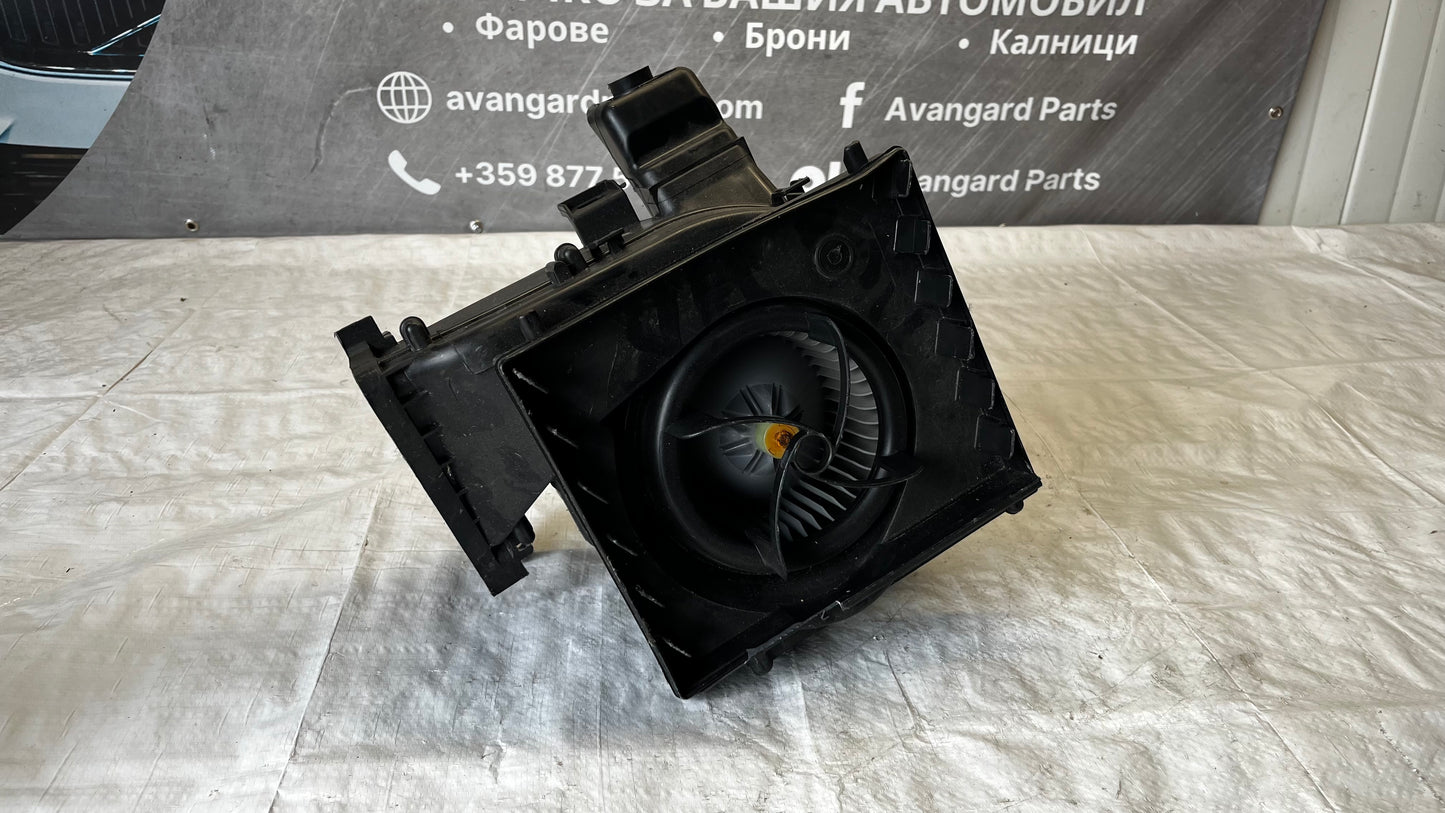 Toyota Yaris 1 панел с вентилатор за парно