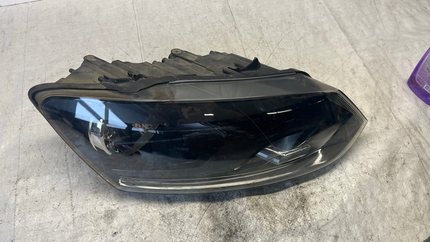 Volkswagen Polo 09- десен фар