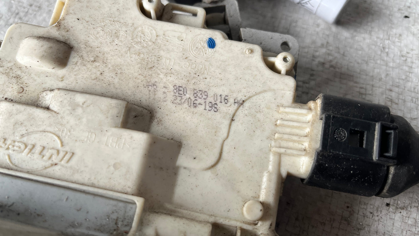 Audi A4 2000- брава задна дясна