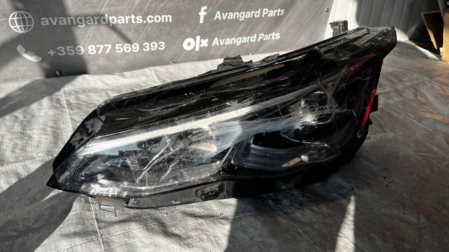 Volkswagen Golf 8 десен фар