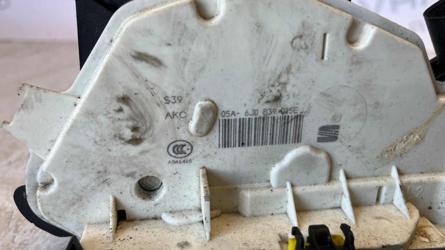 Seat Ibiza 13- дръжка с брава задна лява