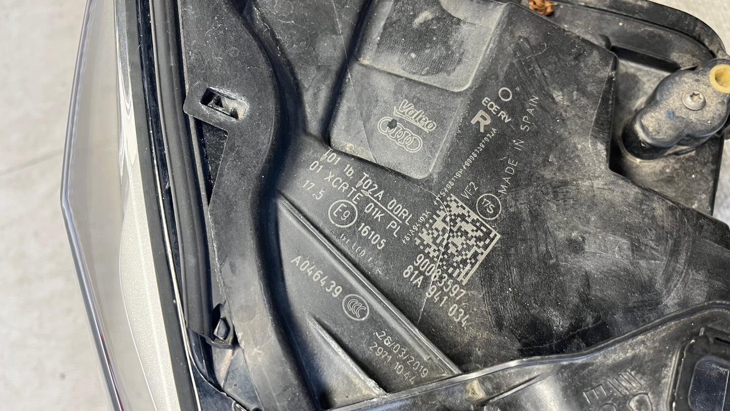 Audi Q2 16- десен фар