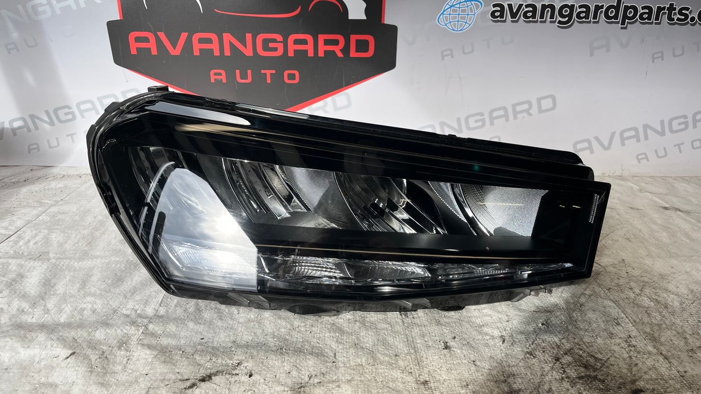 Skoda Fabia 4 десен фар