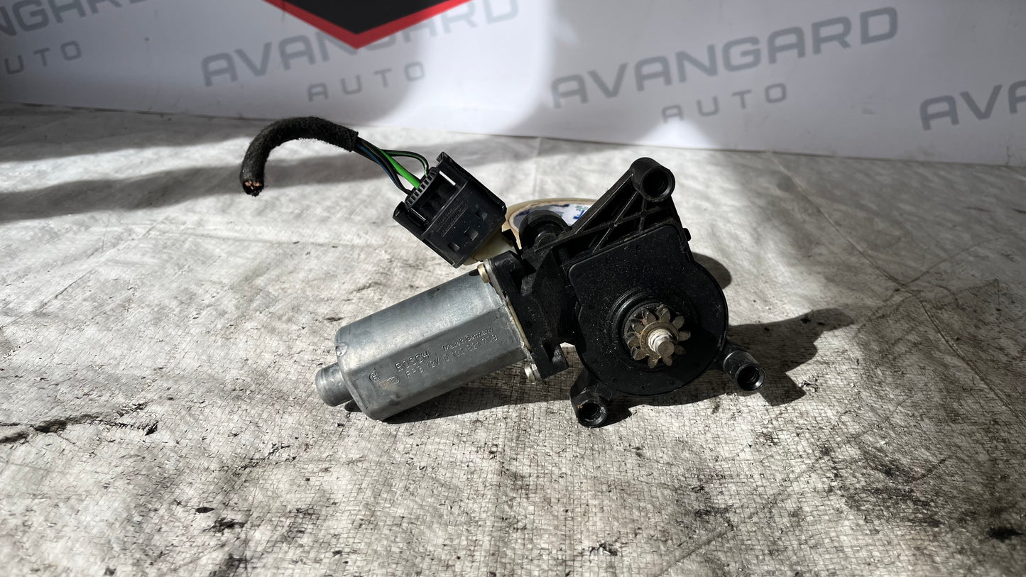 Mercedes C W202 преден ляв стъклоповдигач