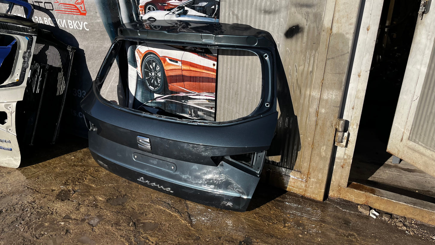 Seat Arona 16- багажна врата