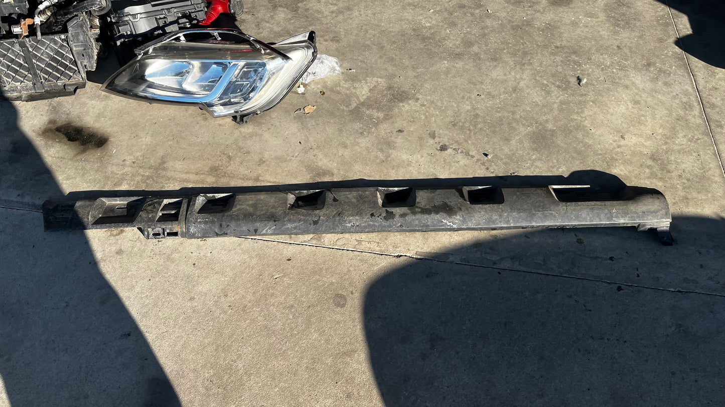 Dacia Sandero 2 ляв праг