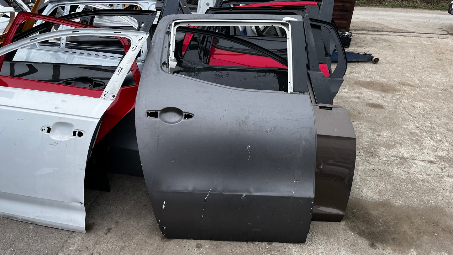 Nissan Navara 15- задна дясна врата