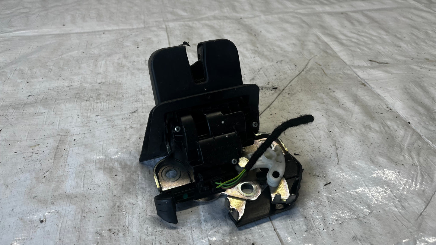 Audi A4 B8 брава за багажник