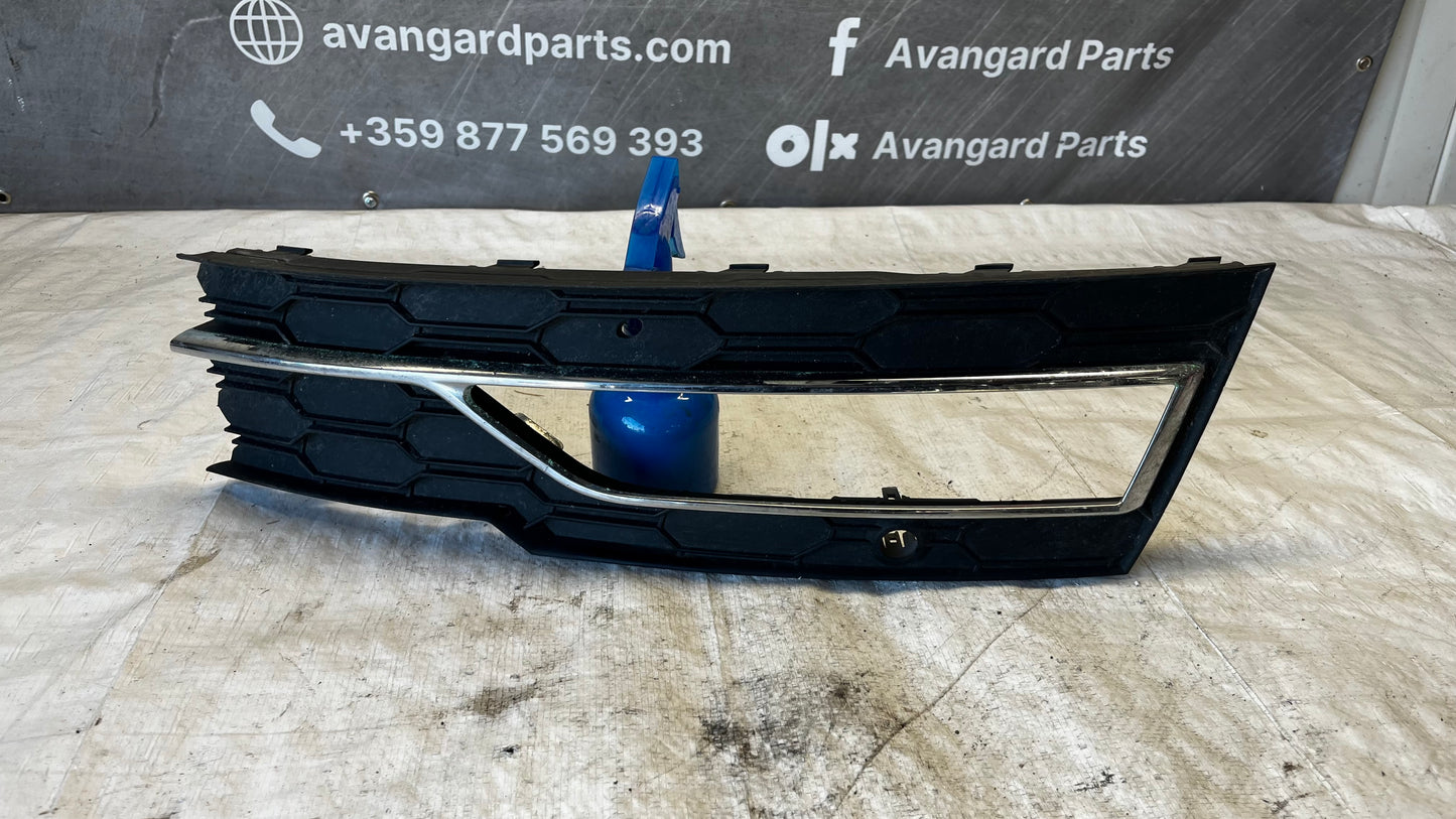 Skoda Octavia 4 лява решетка за халоген