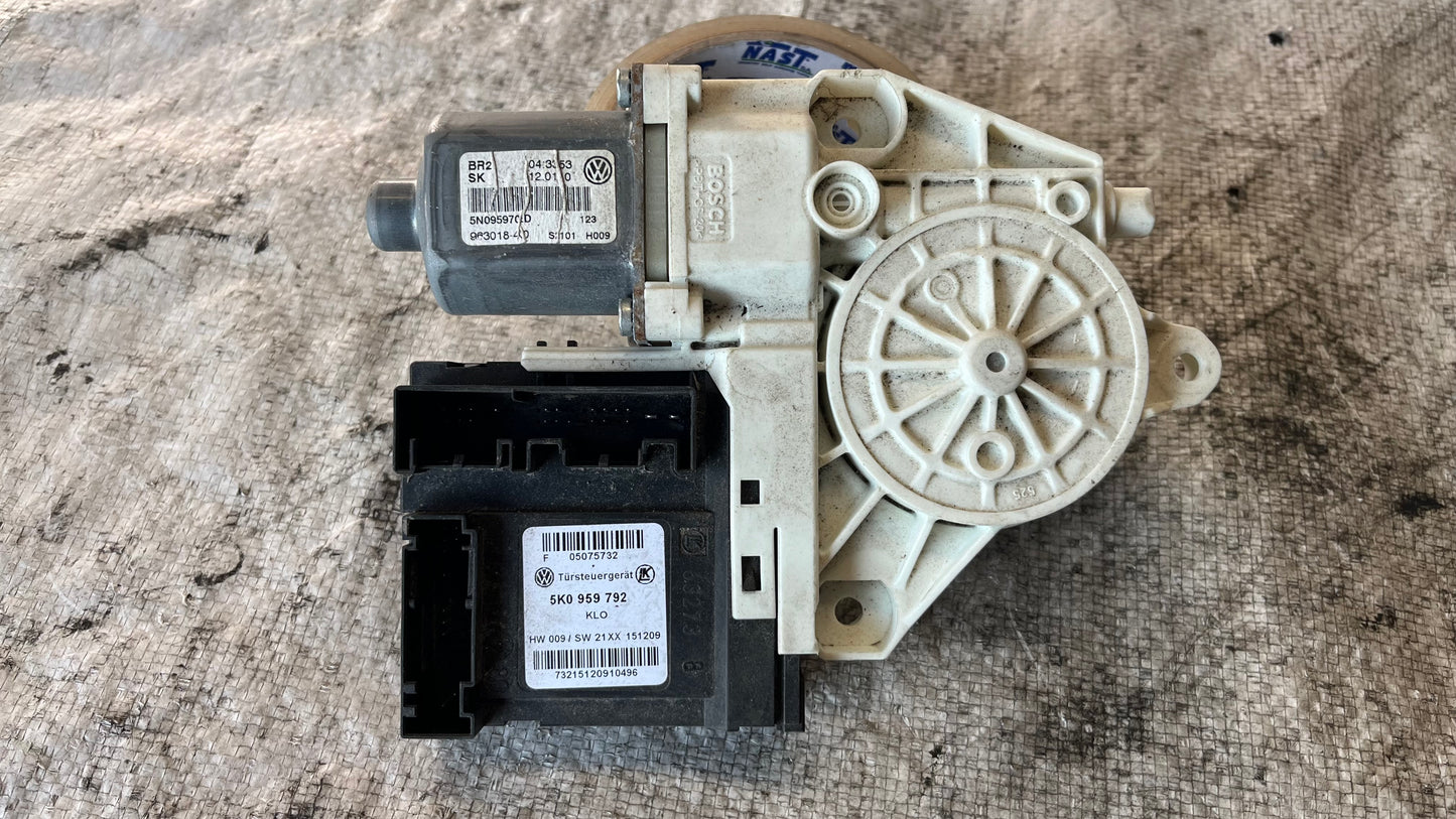 Volkswagen Touran 03- моторче предно дясно стъкло