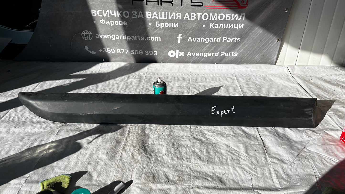 Peugeot Expert предна дясна декоративна лайстна